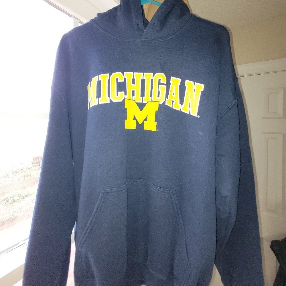 Michigan hoodie large
